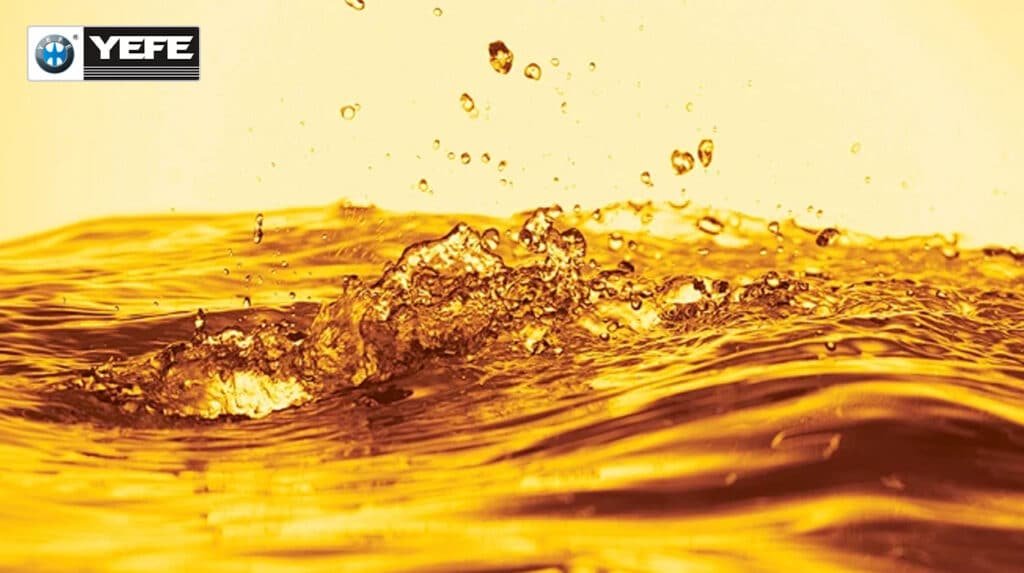 Dynamic splash of golden YEFE brake fluid, symbolizing the comparison between synthetic and conventional brake fluids in terms of boiling point stability, moisture resistance, thermal degradation and consistent braking performance in demanding conditions.
