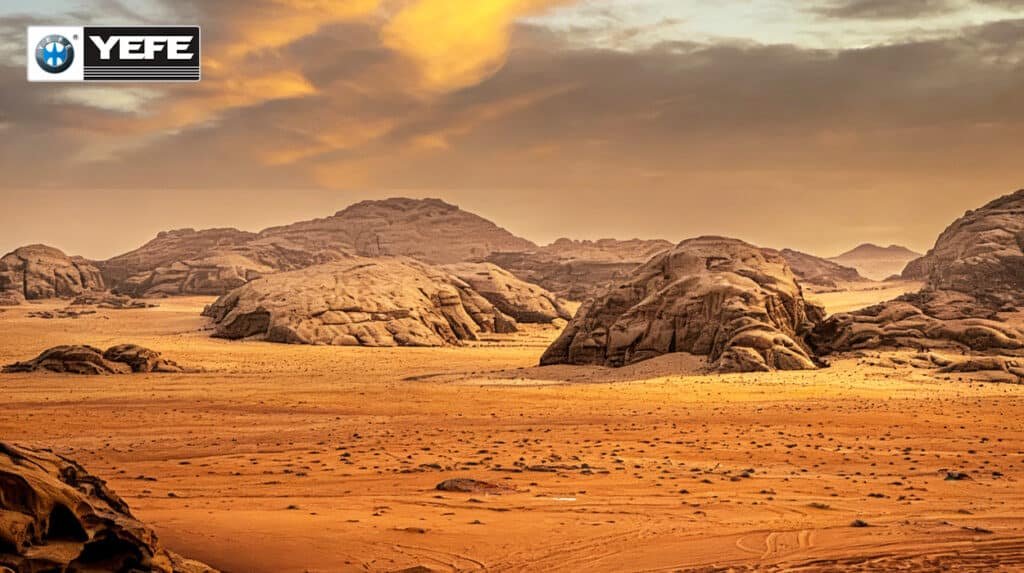 Dramatic sunset view of rocky desert landscape symbolizing extreme hot climate riding conditions, where YEFE high-temperature motorcycle oil maintains viscosity, oxidation resistance, and wet clutch performance for air-cooled engines.