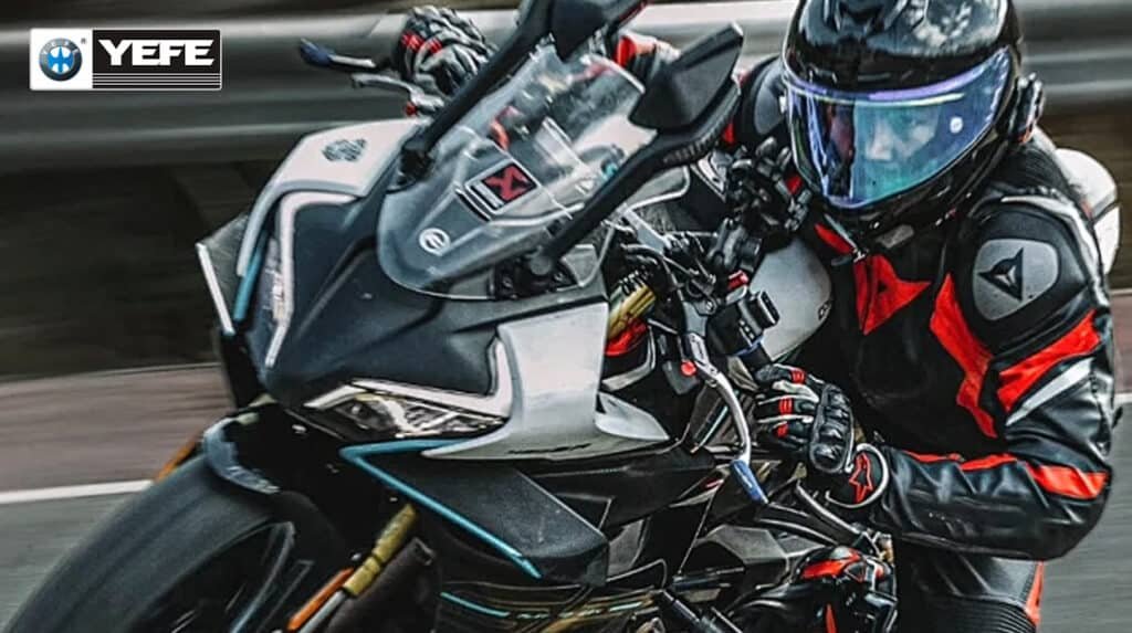 Rider leaning a sport motorcycle aggressively through a curve, illustrating the need for JASO MA or MA2 certified motorcycle oil from YEFE to maintain stable wet clutch friction and prevent slippage under hard acceleration.