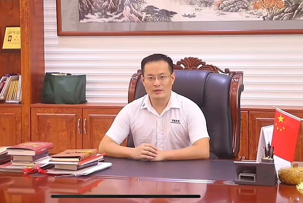 Hans Lee, Founder of YEFE Lubricating Oil, experienced lubricant expert specializing in engine oil and industrial lubrication solutions